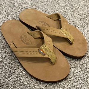 NWOT Men’s Rainbow Sandals - Size S